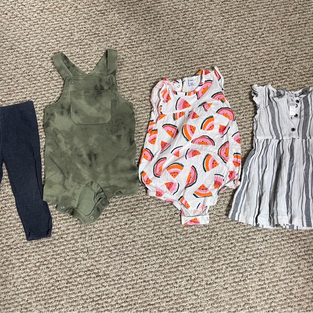 bundle of three baby girl 12-18 months summer outfits and leggings/carter’s